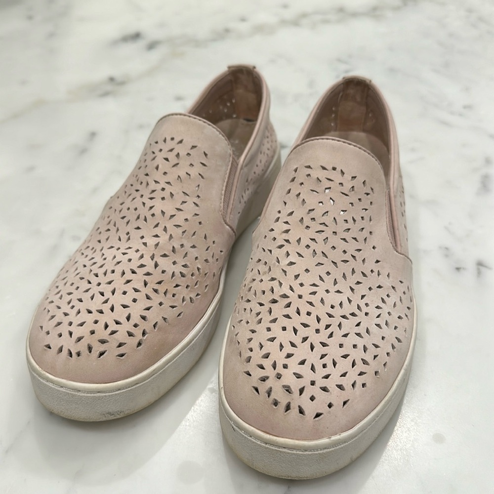 Vionic size 9, blush color